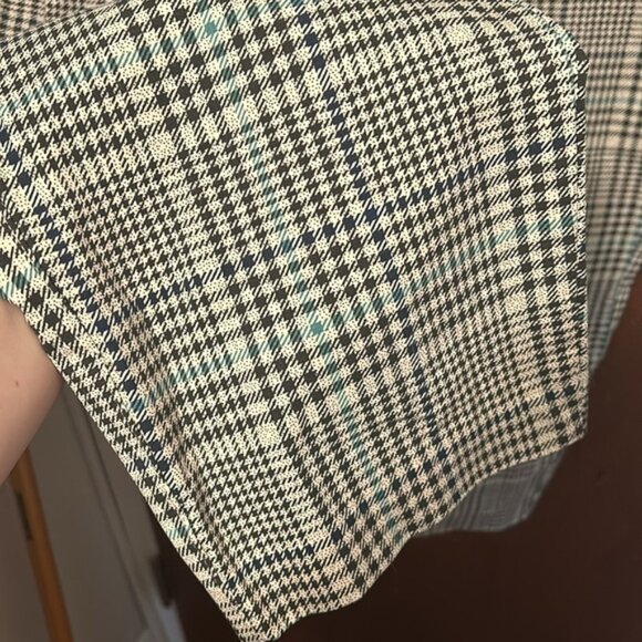 Old Navy Plaid Pixie Pants - Picture 5 of 7